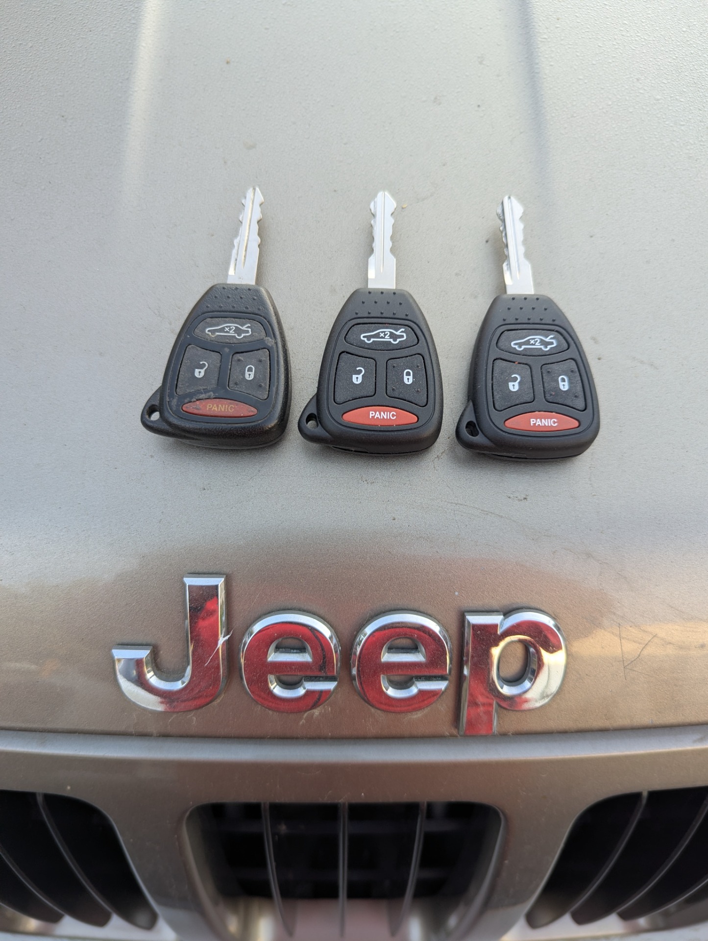 Kľúče s diaľkovým pre Jeep Grand Cherokee